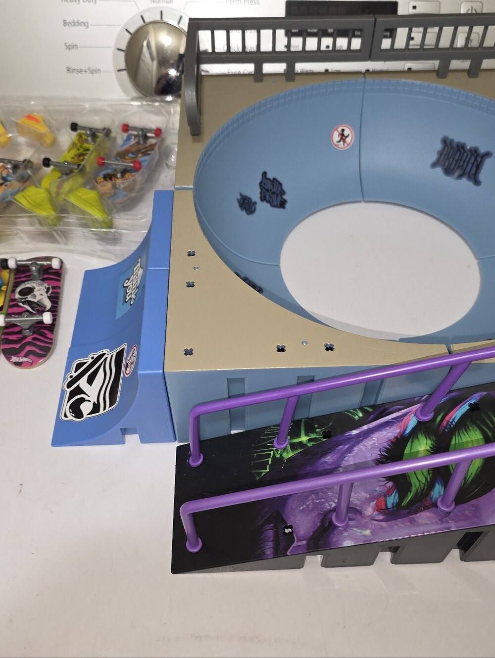 Tech Deck X-Connect Skateboard Mega Bowl - Picture 3 of 3